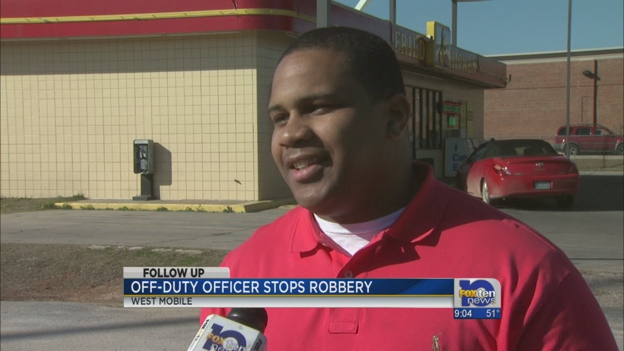 Off duty officer deflects robbery in progress