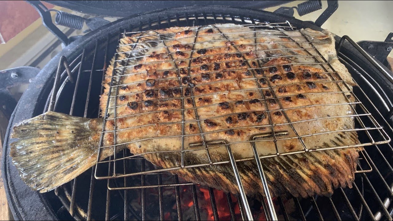 Rodaballo a las brasas (Grilled Turbot) - Big Green Egg (Kamado Grill)