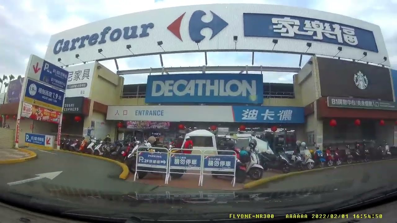 嘉義家樂福嘉義店地上停車場