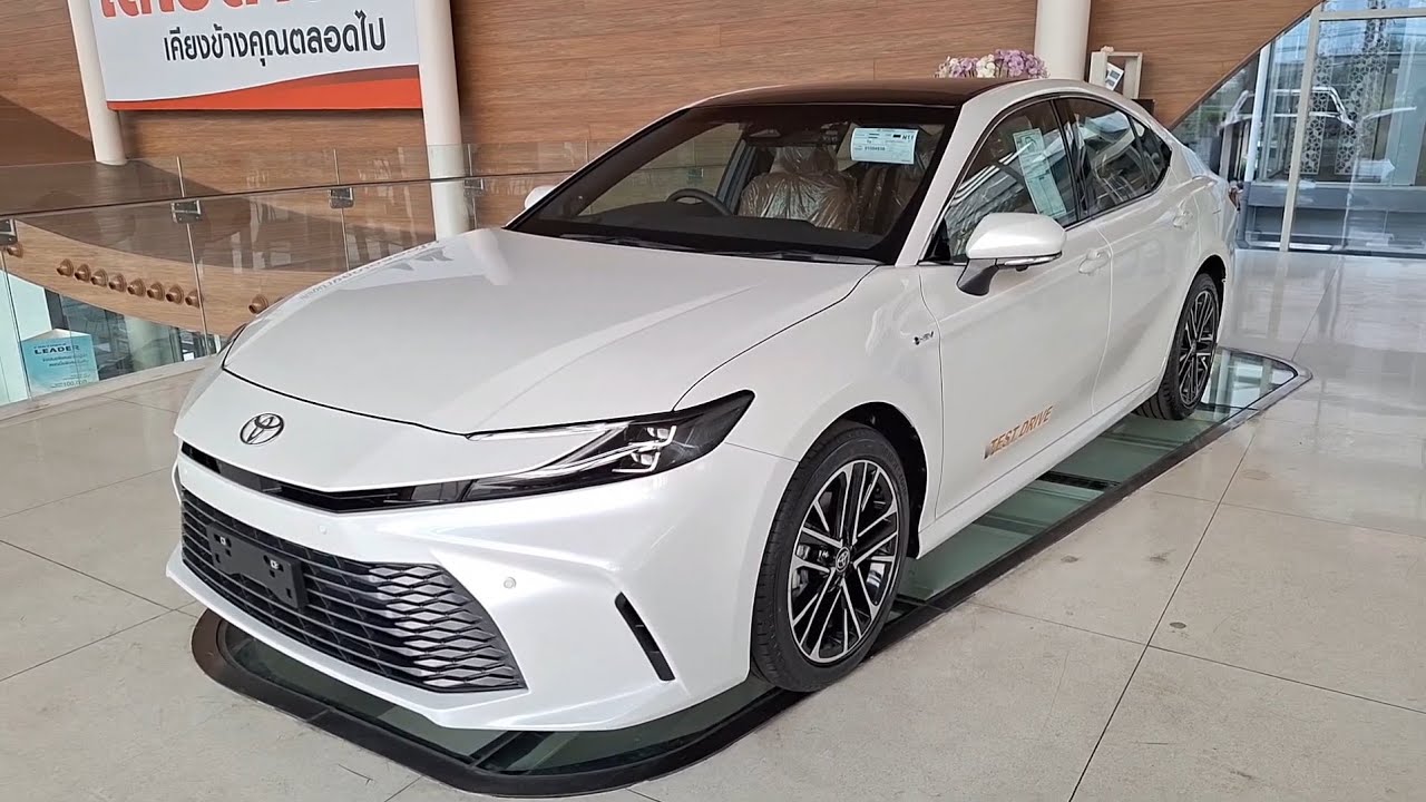 สวยหรูพรีเมี่ยมสุดๆ พาชม 2025 Toyota Camry 2.5 HEV Premium Luxury AT สีขาวมุก 1.819 ล.