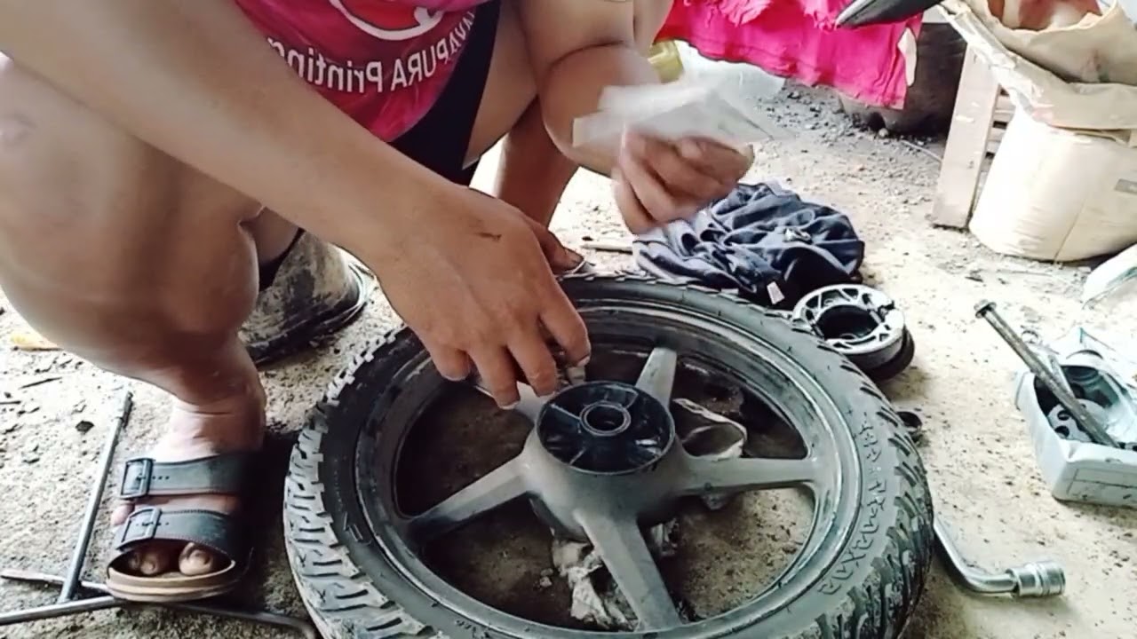 Tutorial pergantian bearing belakang Vixion old yang sudah oblak dudukannya...simak TERUSS..