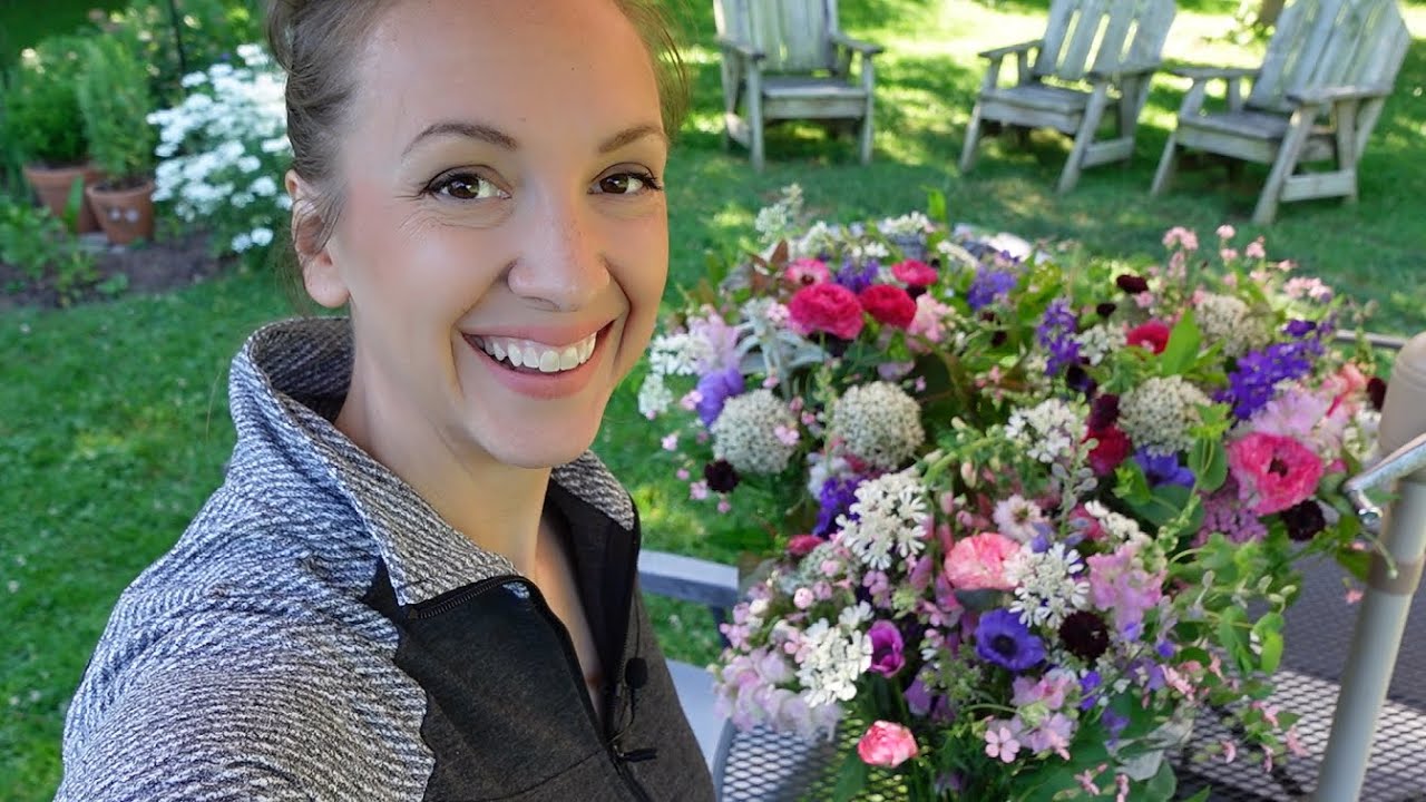 Spring Bouquets at the Flower Stand and a Very Special Visitor 😃💐 // Northlawn Flower Farm