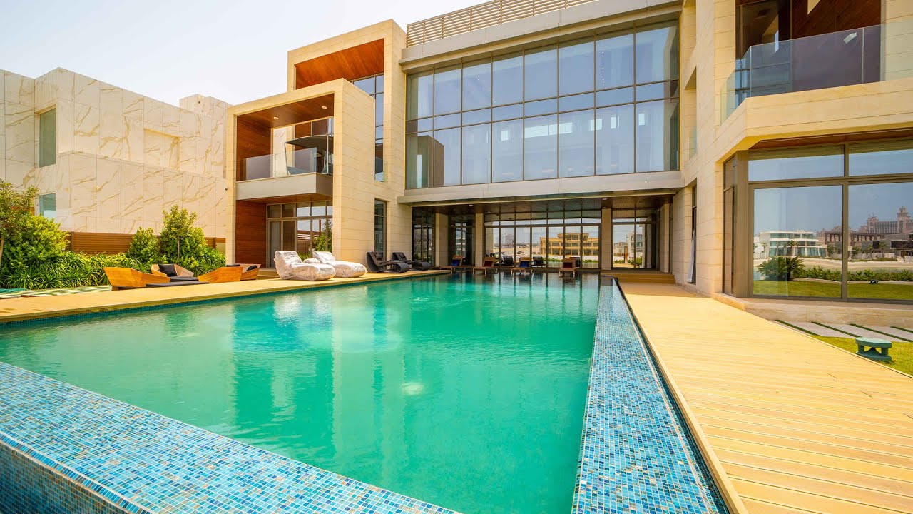 What Does $18,500,000 Buy You On Dubai’s Man Made Island