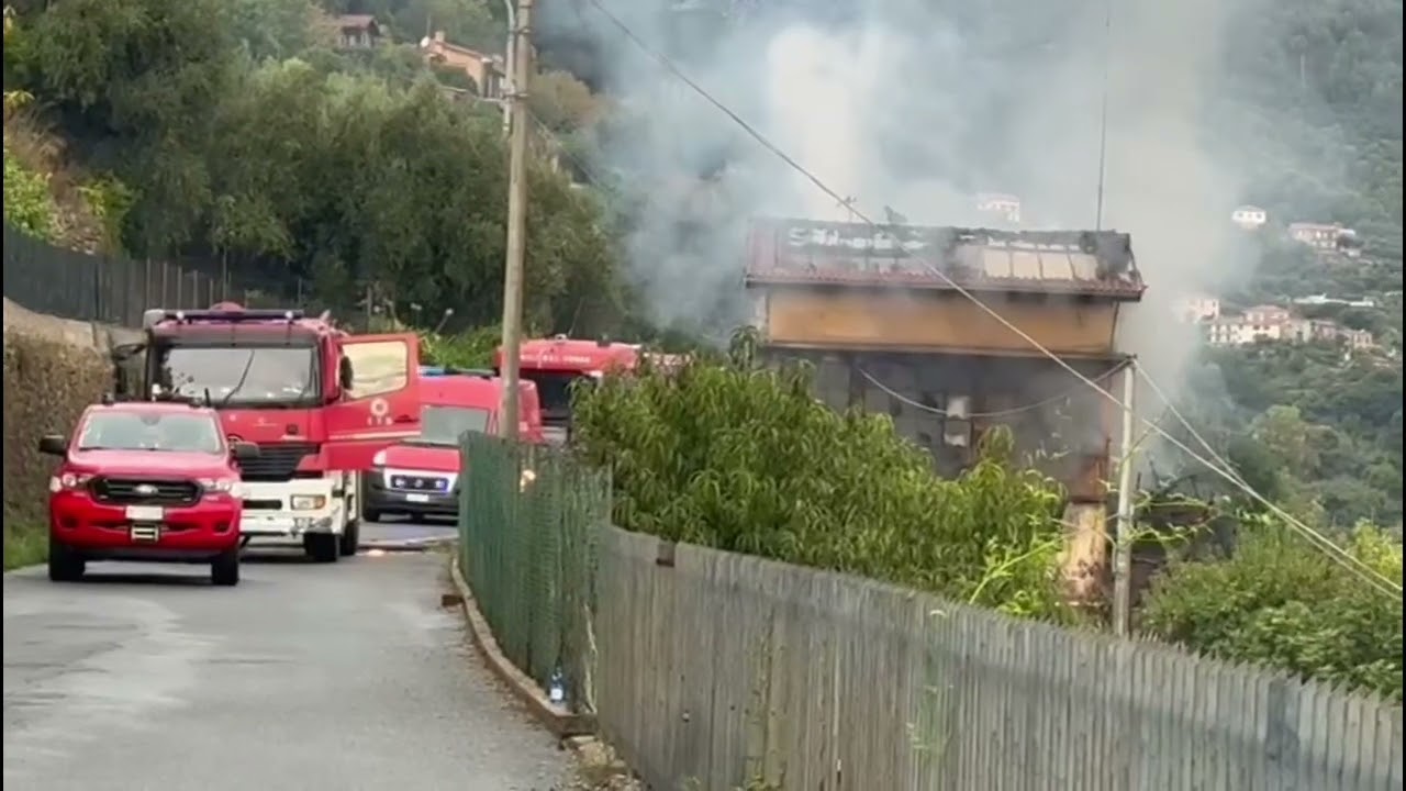 Ventimiglia, brucia ancora la casa distrutta dalle fiamme: salvi i due inquilini