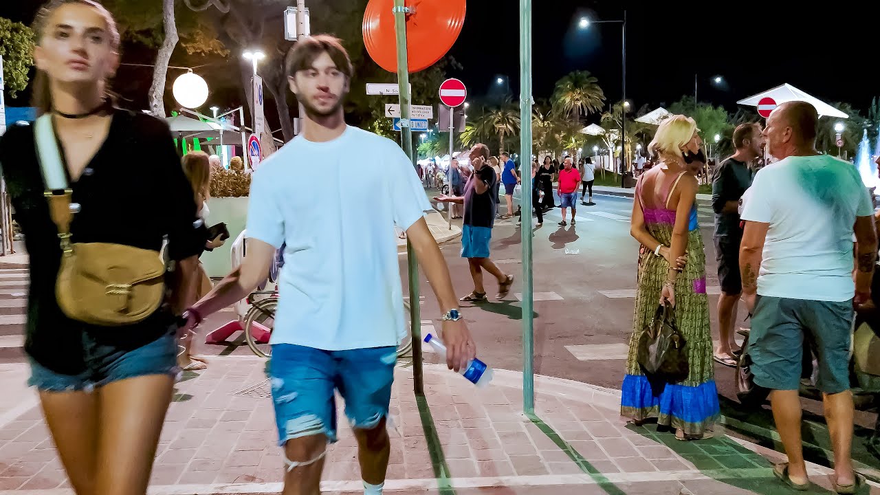 NIGHT WALK IN GIULIANOVA. Italy - 4k Walking Tour around the City - Travel Guide. #Italy