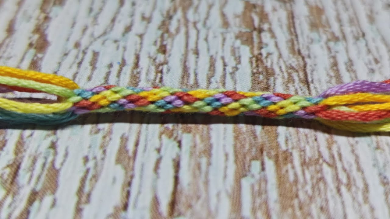 Today we’re back with another kumi (kumihimo) bracelet, using 6 colors, 2 strands each