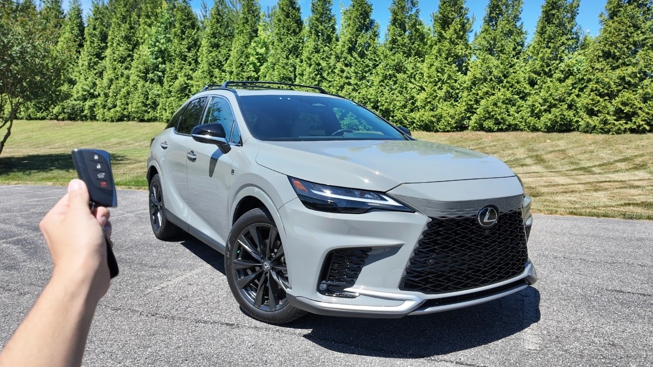 Lexus RX 350h F Sport 2026 года доказывает, что гибридные внедорожники могут быть роскошными