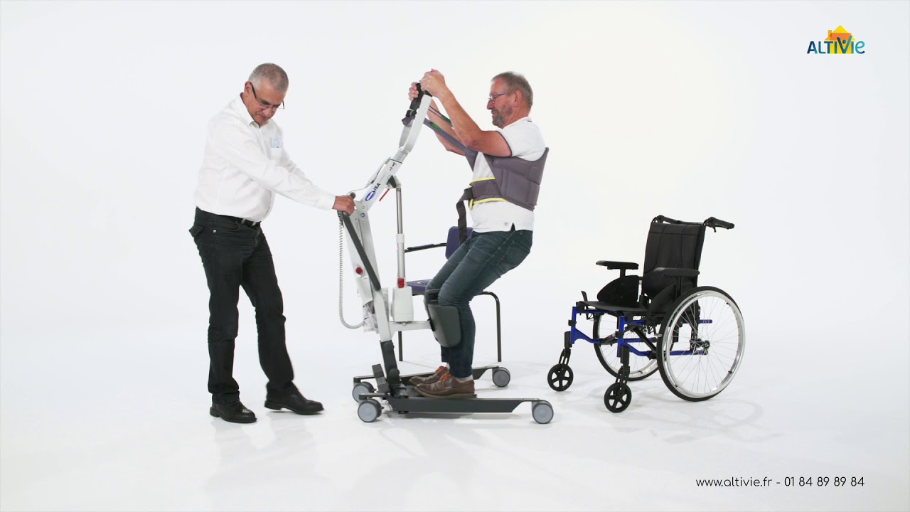 Le  transfert d’un patient vers ou depuis un fauteuil roulant - Altivie