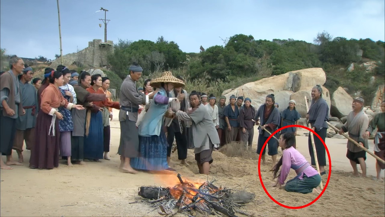 女孩身染瘟疫，村民准备将她火化，哪料她竟是神的后裔，众人惊呆了！#drama #movie #中国电视剧