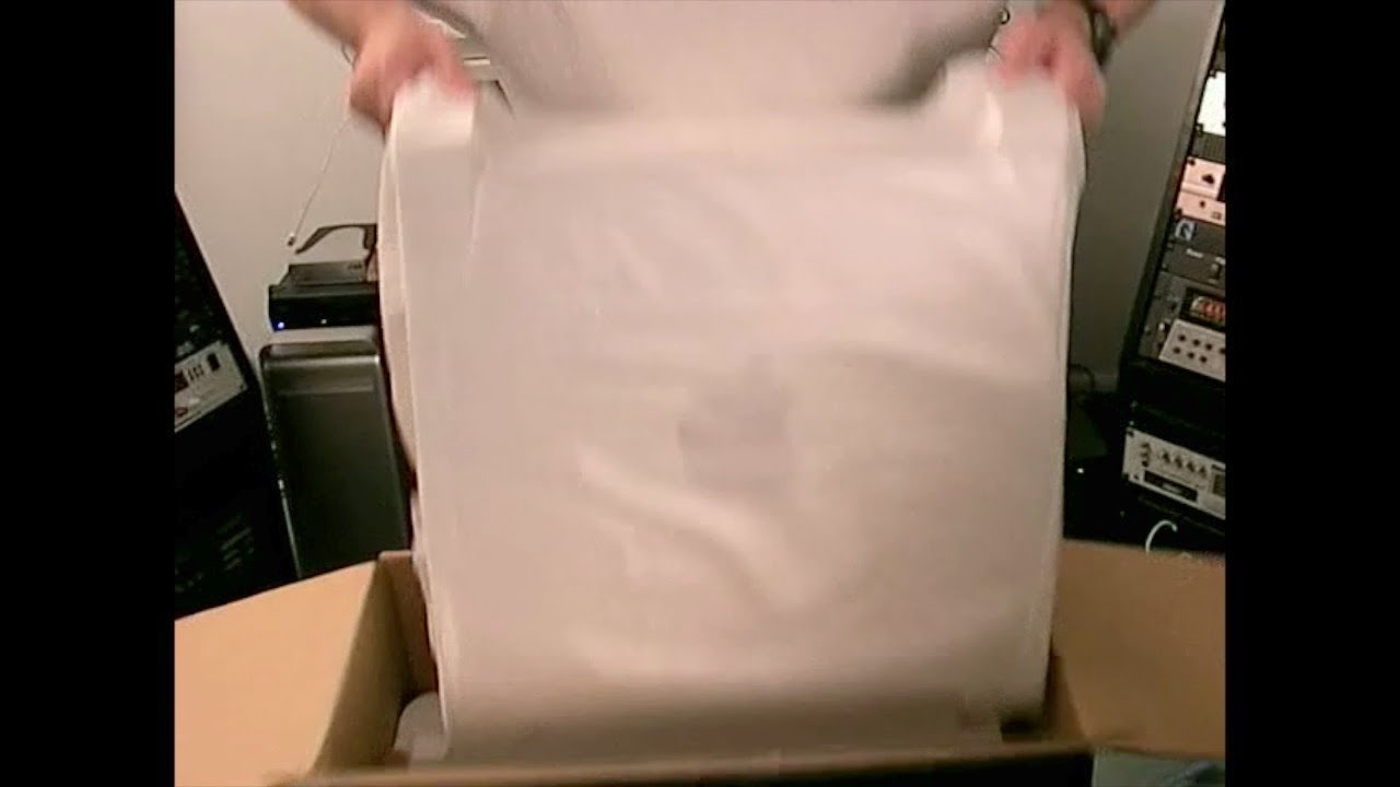 Распаковка оригинального Mac Pro и дисплея Apple Cinema Display, выпущенных в 2006 году