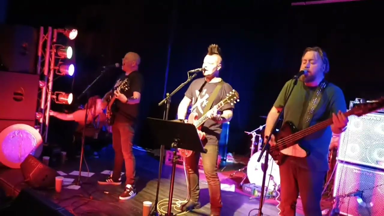 Hofors All Stars - Skymningsland. (Radioaktiva Räker) 20240928 på Trallpunk Weekend