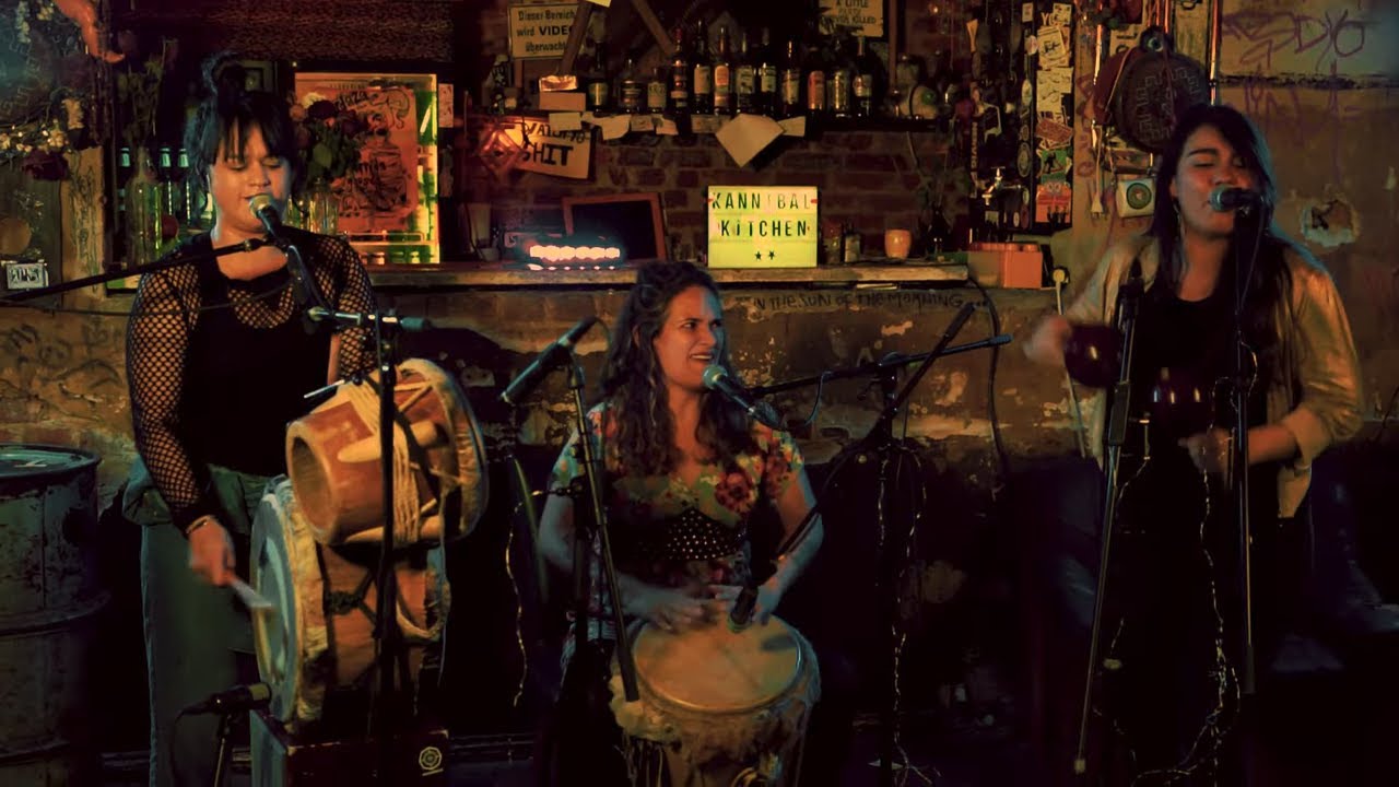 La Perla -  Bruja  /  Kannibal Kitchen  Live Sessions