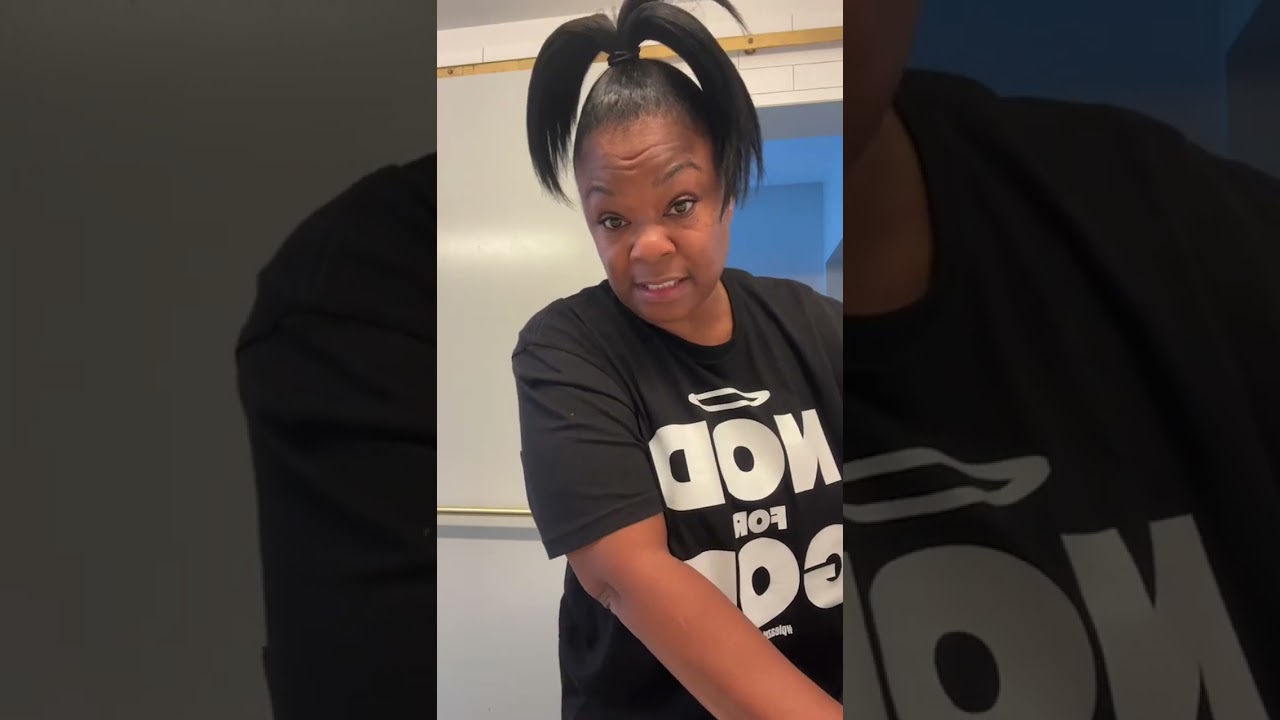 Roxanne Shante shows us how she gets her $6 Roxanne Bun.