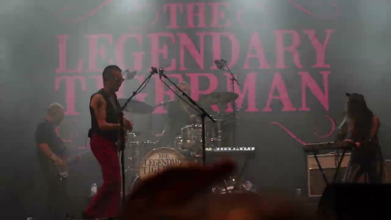 THE LEGENDARY TIGERMAN - These Boots Are Made For Walkin' + Dance Craze (live Festa do Avante 2024)