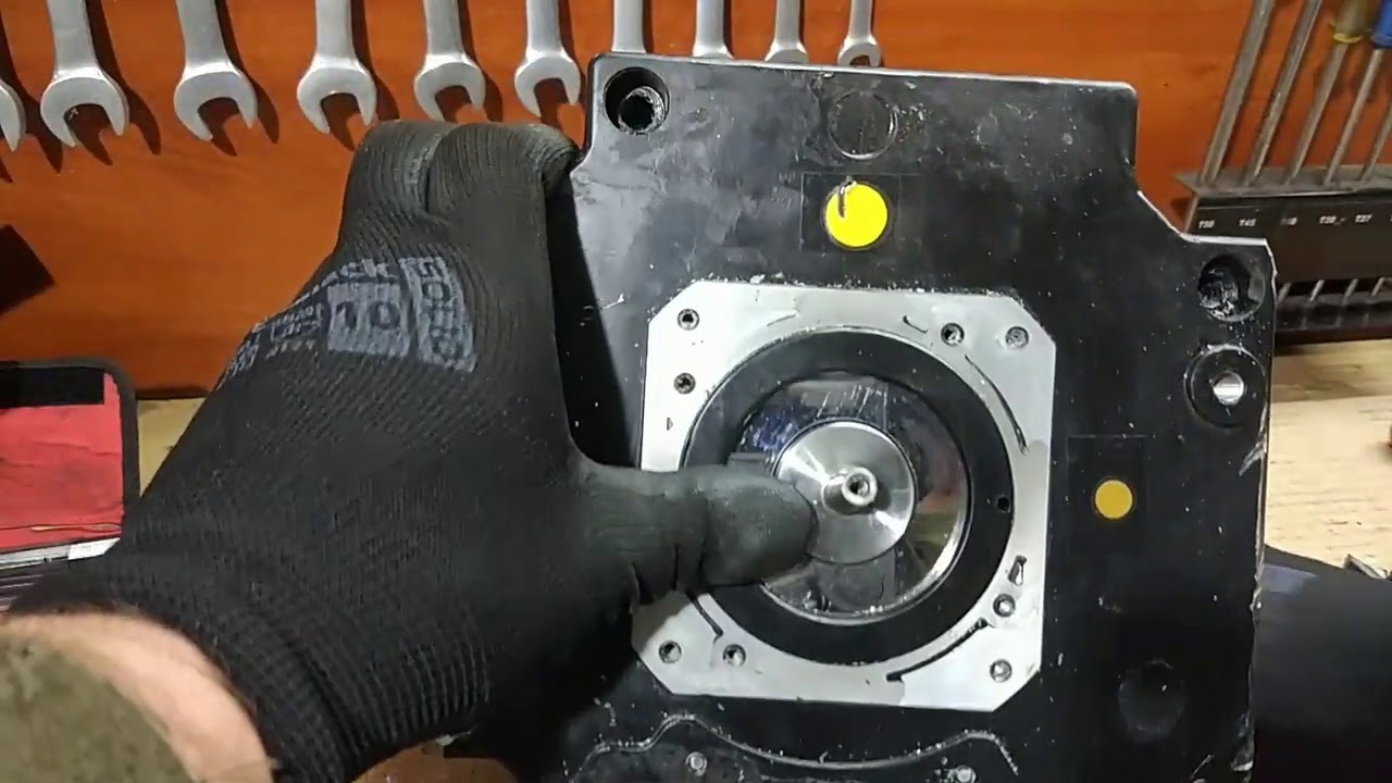 Serwomotor SANYO DENKI 4,2kW - co jest w środku ? SEKCJA ZWŁOK , wielkie magnesy neodymowe