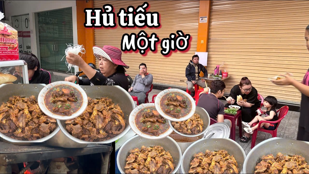 Xe hủ tiếu bò kho Một giờ bán vỉa hè nhưng lựa thịt bò miếng nào ra miếng đó I meanmechoi