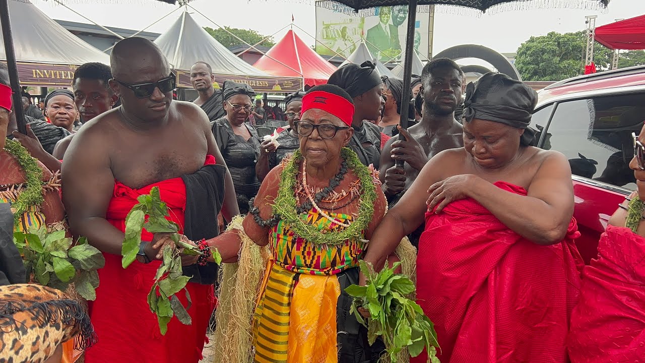 Watch how the New 95yrs OLD Juaben Hemaa Arrived At the last Funeral of the late JuabenHemaa’s Fun💔