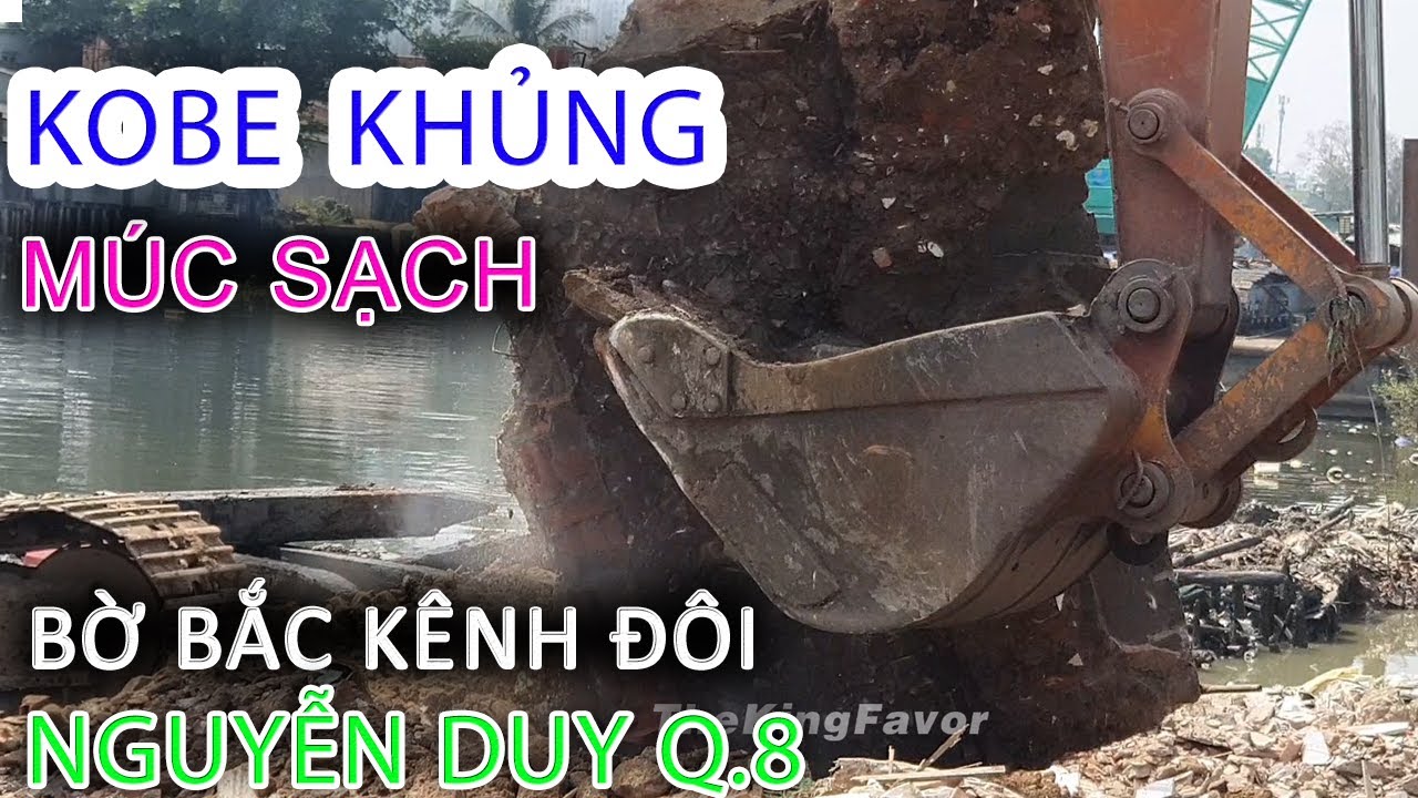 Крупный план массивной скульптуры КОБЕ, сносящей фундаментные опоры на северном берегу Двойного к...
