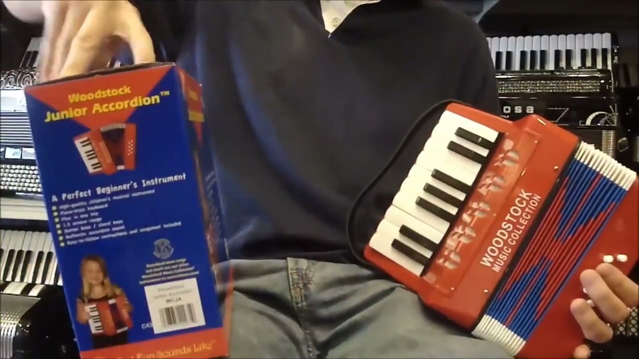 Woodstock Junior Accordion, 17 Piano Keys 8 Bass Buttons Review