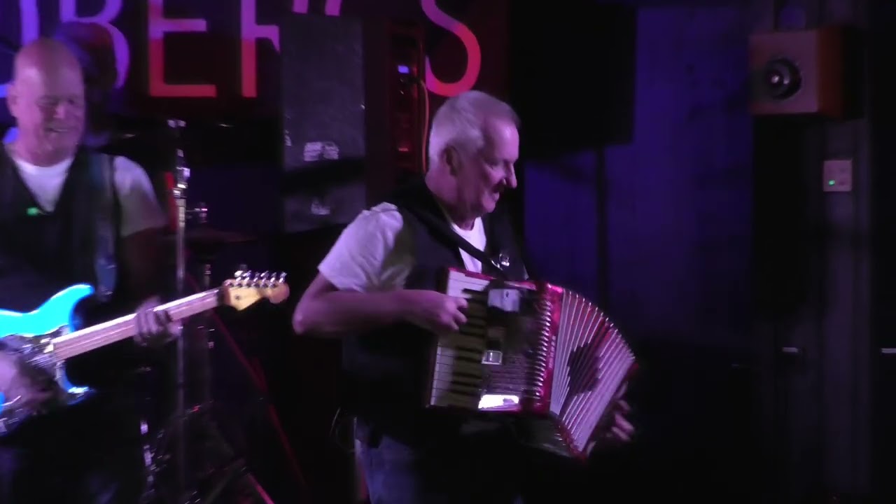 SANDBERGS  -  Buzz Buzz Buzz  - Fyren Norrsundet # 5