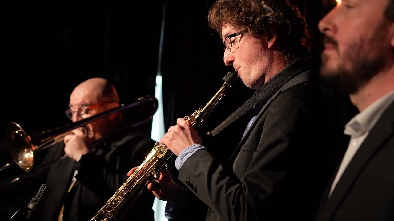 WHAT’S UP BRASS 4 + 2