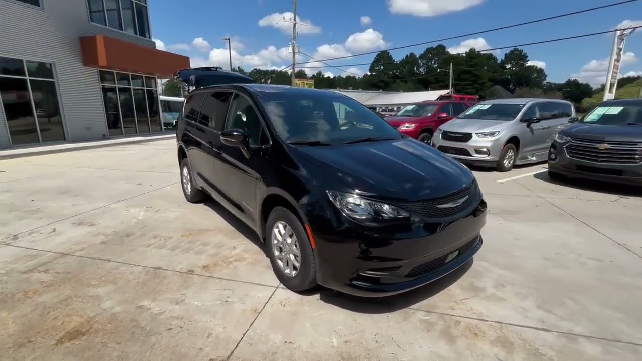 2027 BraunAbility Chrysler Pacifica LX Wheelchair Van #VR564539
