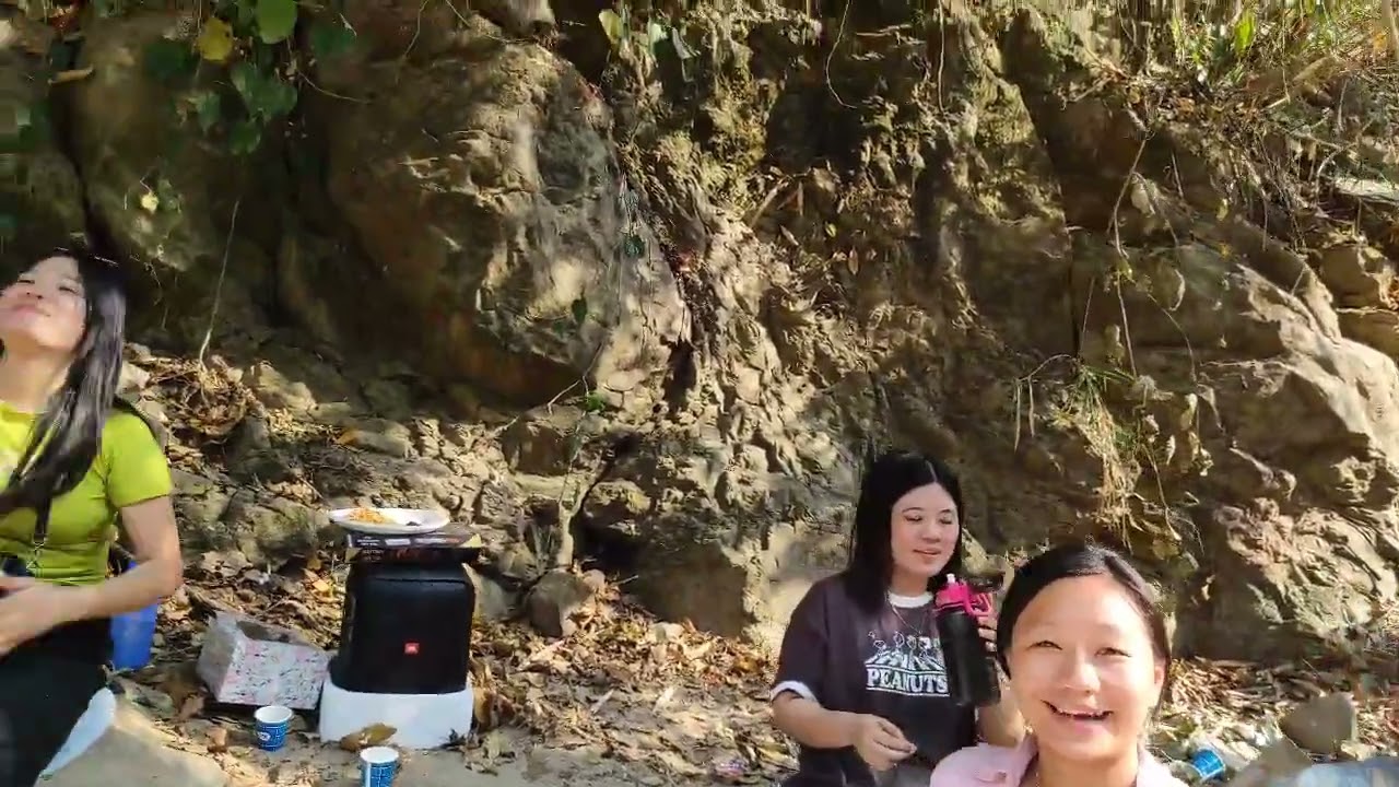 Selfie stick is shaking hahaha