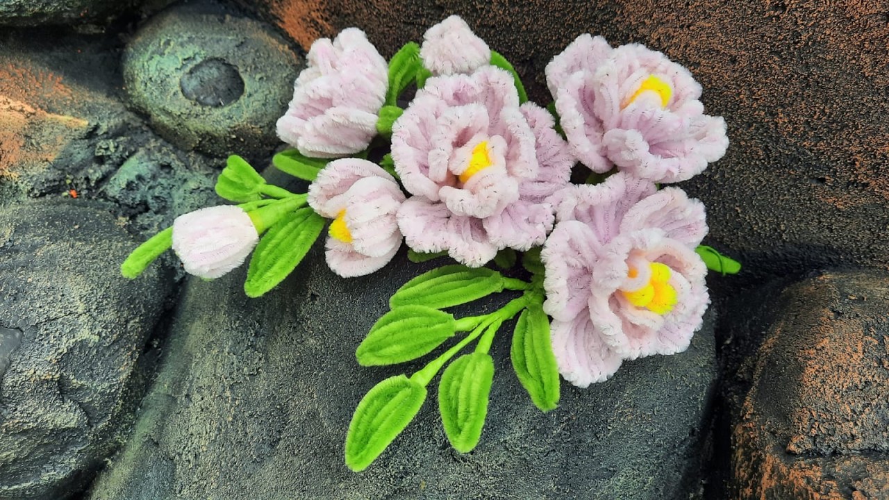 CARA MUDAH MEMBUAT SEKUNTUM BUNGA WARNA BABY PINK DARI KAWAT BULU || PIPE CLEANER FLOWER DIY