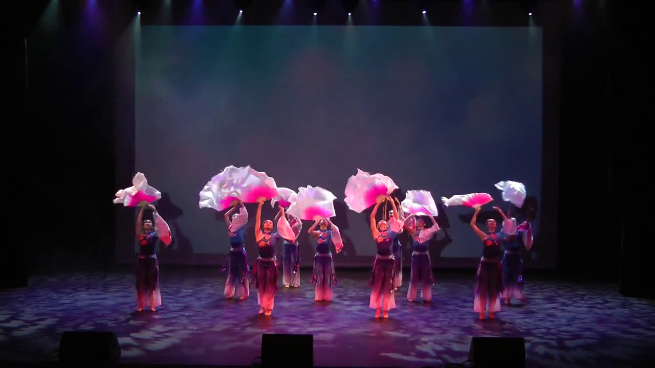 Beautiful Fan Dance by Haiyan Dance Studio 2017