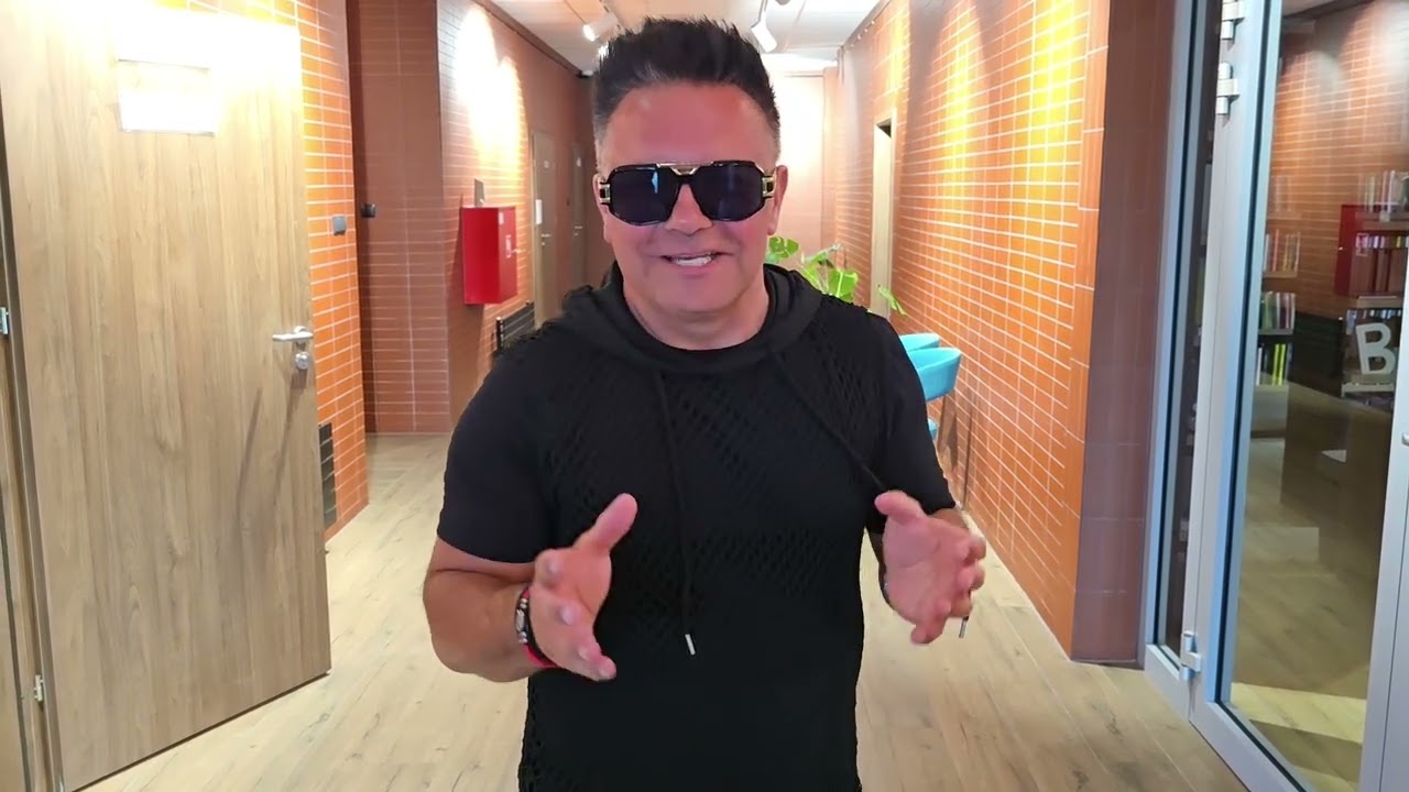 Arek Braxton pozdrawia widzów DiscobitTv 