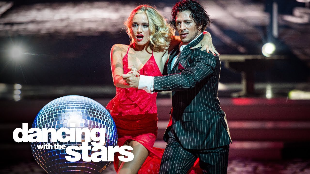 Julie laat zich van haar verleidelijkste kant zien in de Argentijnse tango | Dancing with the Stars