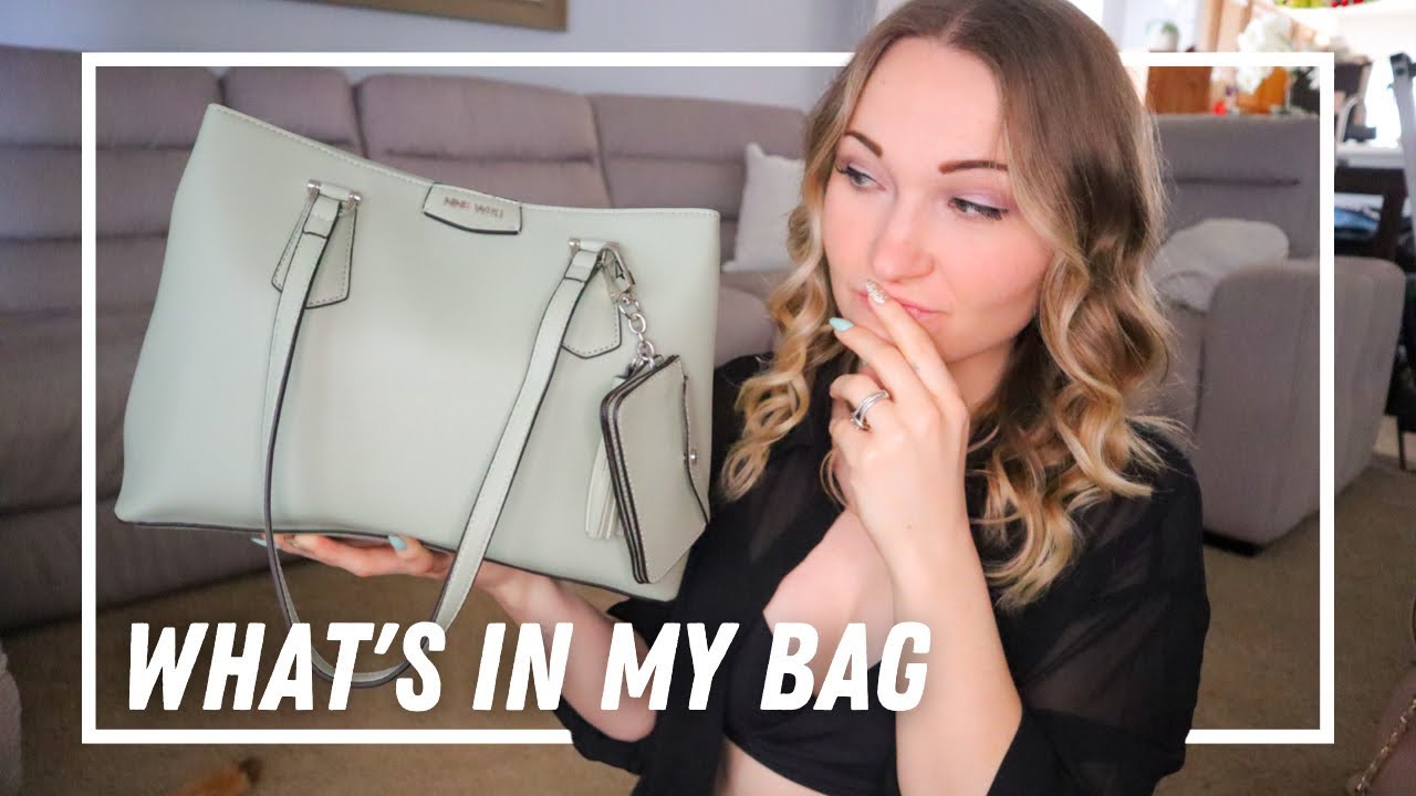 WHAT'S IN MY BAG + The OODIE review // what's in my purse // purse essentials