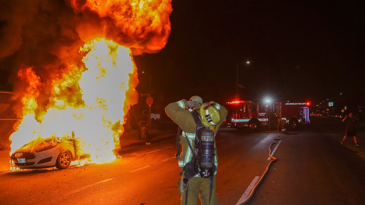 Car Fire: LAFD Engine 14