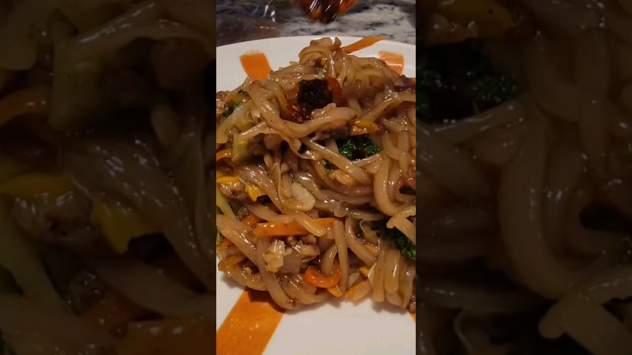 Stir fry rice noodles. #ricenoodle #stirfry