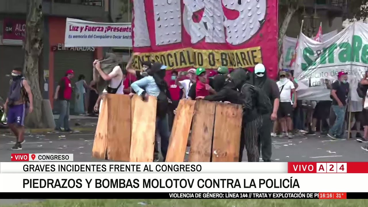 📢 GRAVES INCIDENTES EN EL CONGRESO: EL EQUIPO DE A24 AGREDIDO POR MANIFESTANTES