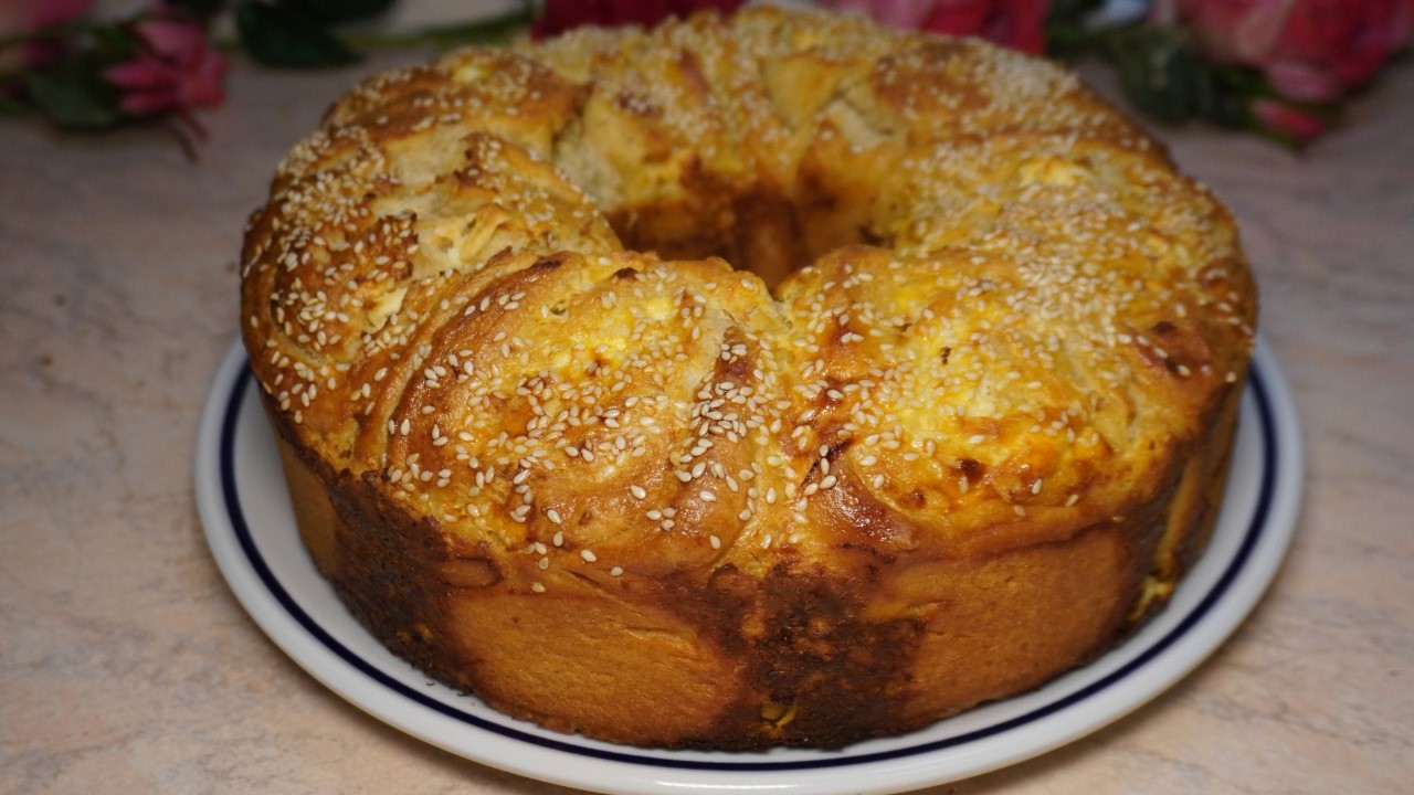 Пухкав тутманик със сирене, от бабините рецепти.