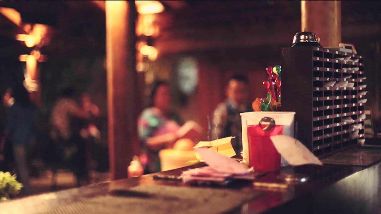 MELLY'S GARDEN PUB & DINER