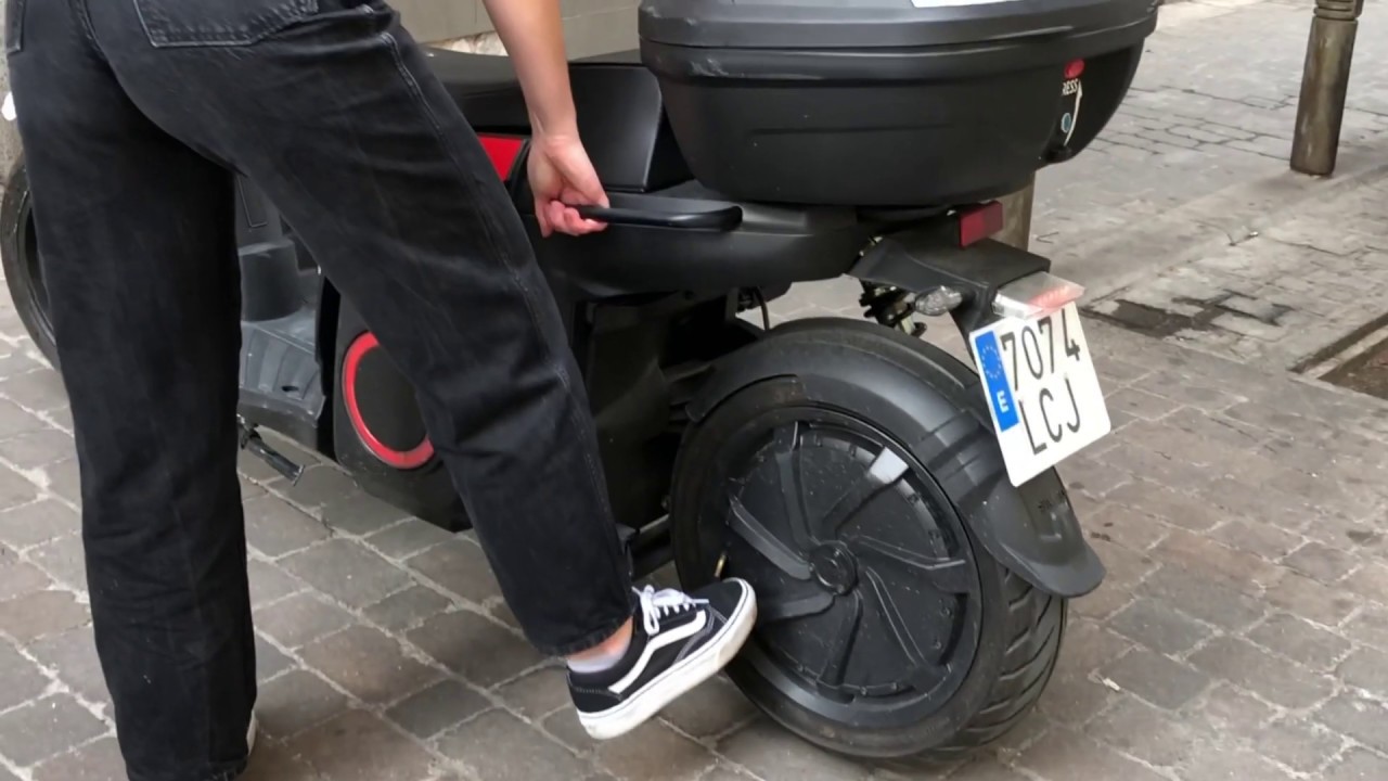 &iquest;C&oacute;mo poner y quitar el caballete?