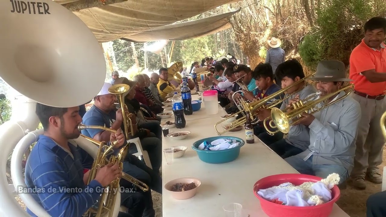 😱😱HAY QUE PONERSE DE PIE CON ESTA VERDADERA BANDA DE VIENTO - BANDA DE MOYOTEPEC😱😱