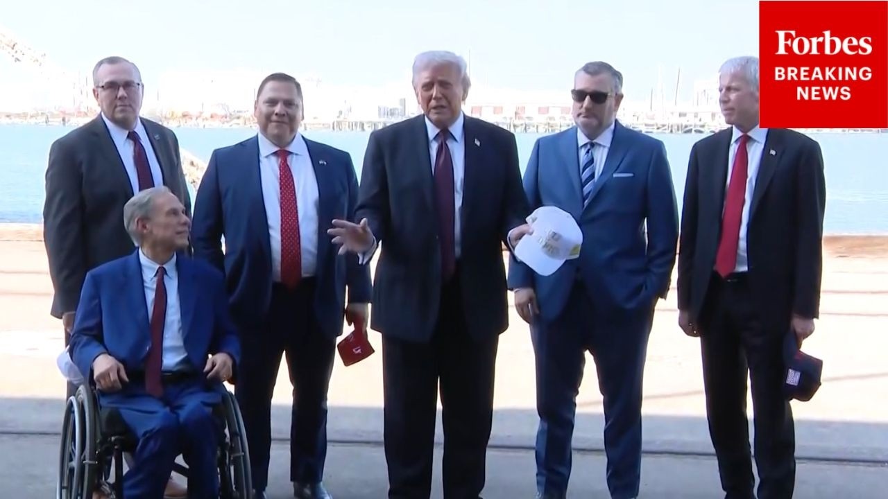 BREAKING NEWS: President Trump Speaks With Reporters Ahead Of Texas Rally