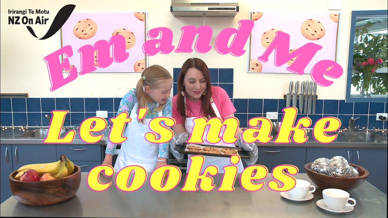 Let's Make Cookies | Childrens Music | Music Video | Em and Me | Kids Baking | Disco