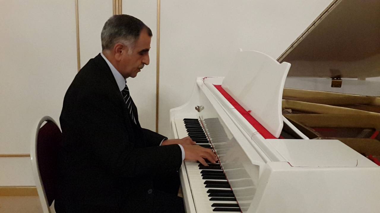 Azad bir qushdum , piano cover Rovshan Zamanov