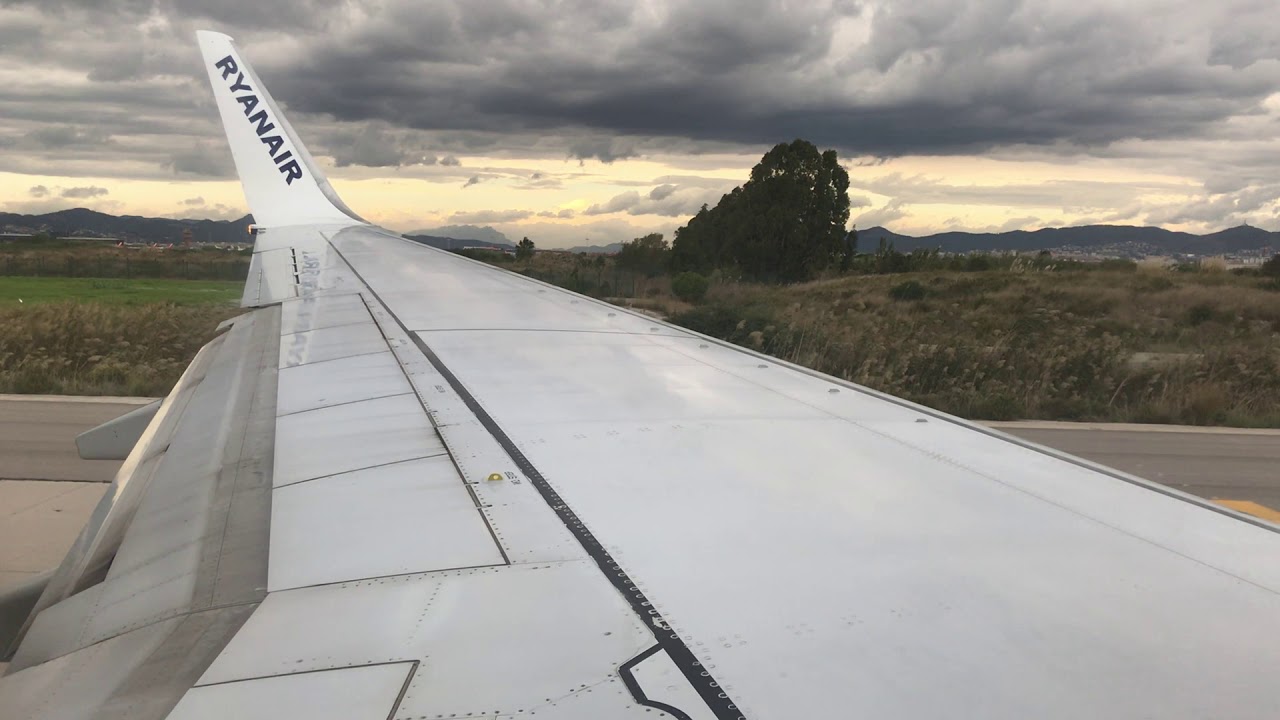 Ryanair Boeing 737-800 Take Off Barcelona-El Prat Airport