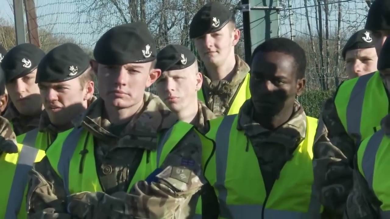 British Authorities Ramp Up Winter Flood Defenses with 40 km of Barriers and Military Assistance