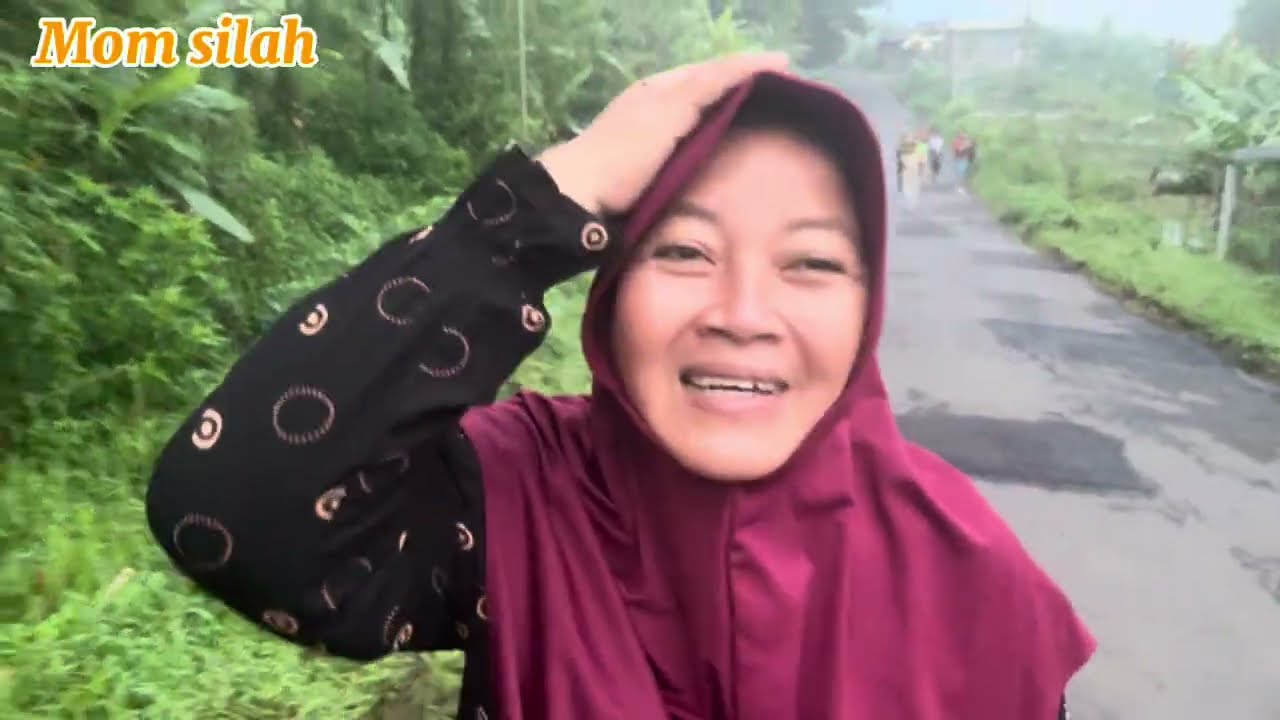 Jalan Pagi Dengan Suasana Kabut Tebal, Mbah Sri Dapat Uang Di Jalan 😂