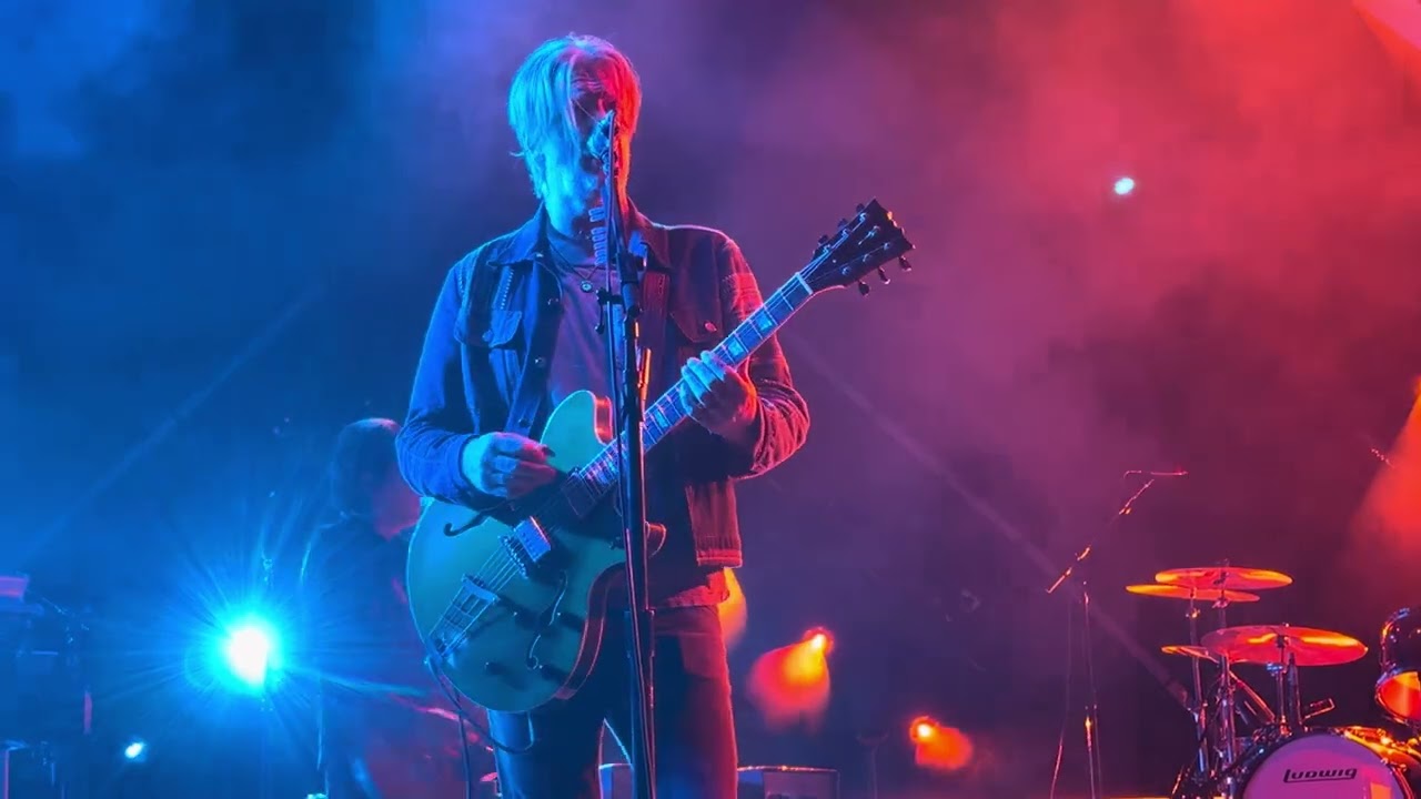 Queens of the Stone Age - I Sat by the Ocean (Live) 4K