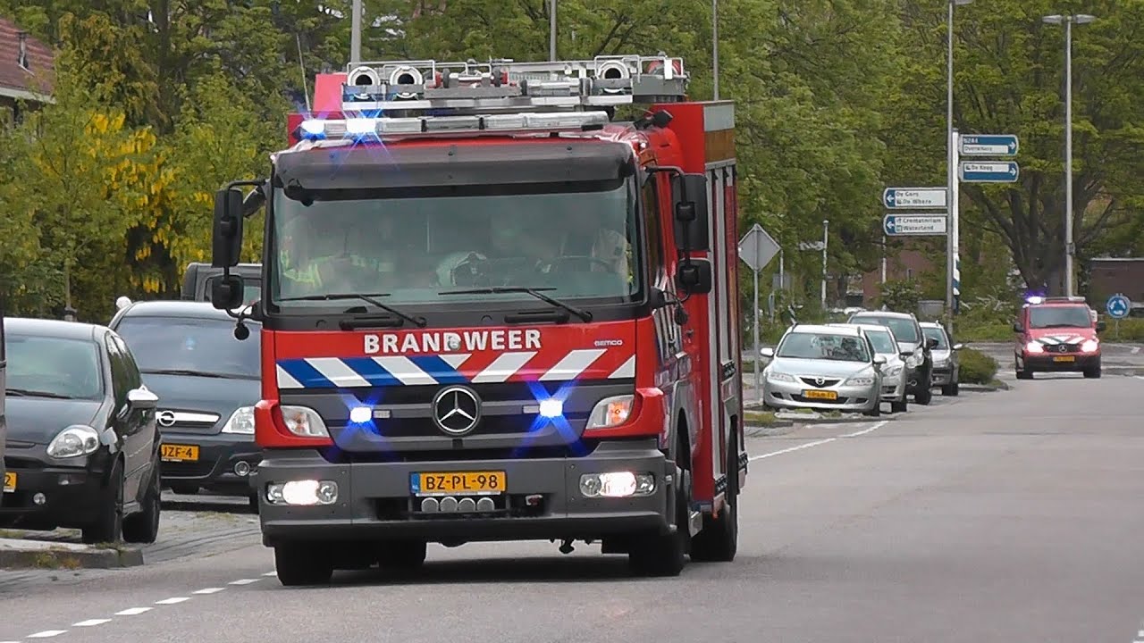 PRIO 1 TS 5034 OVD 0291 en de Lifeliner 1 naar een inzet aan de Citerstraat in Purmerend