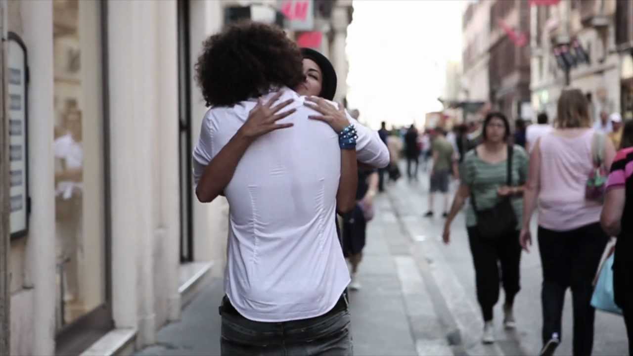 Sal Da Vinci e Ornella Vanoni - Senza Un Motivo - video ufficiale
