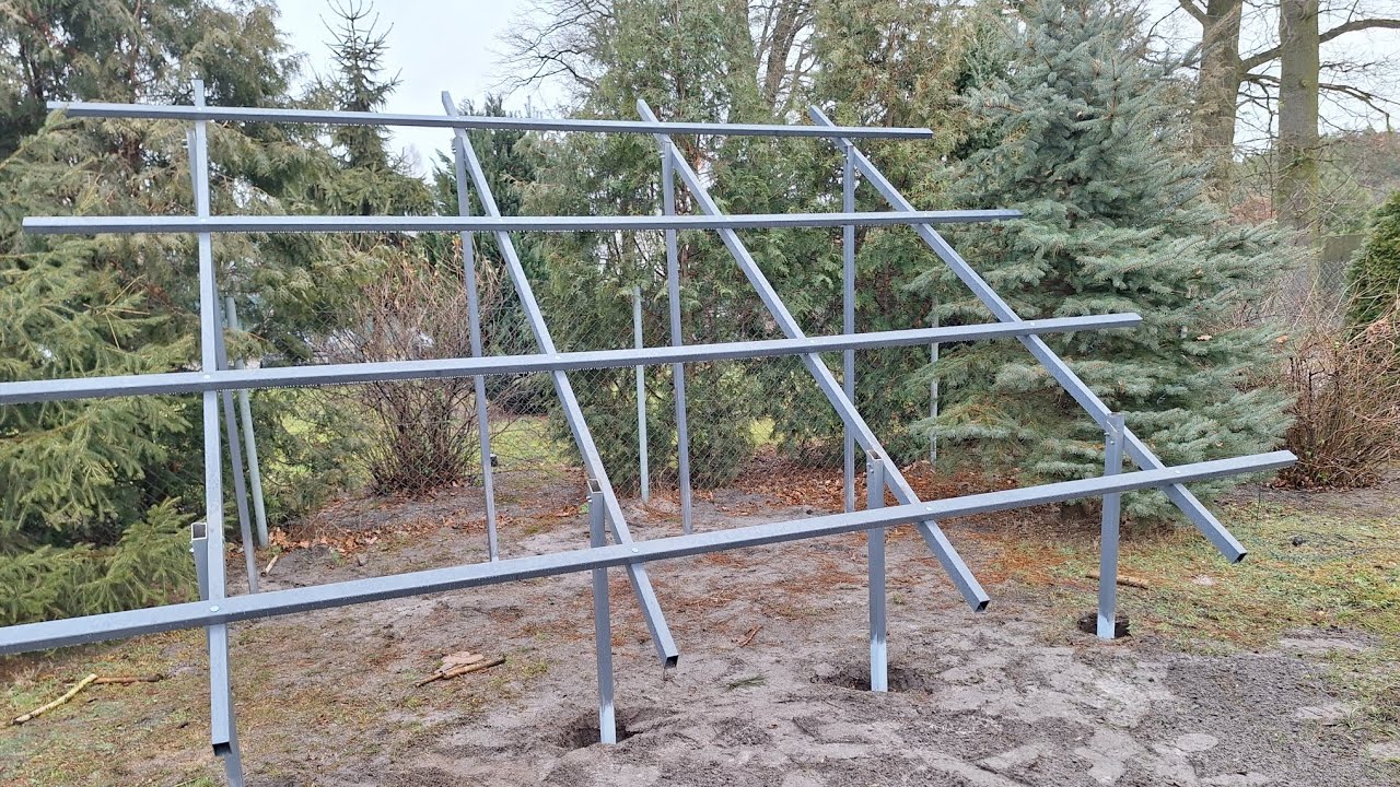 Buduje off grid.  Tania solidna konstrukcja pod panele