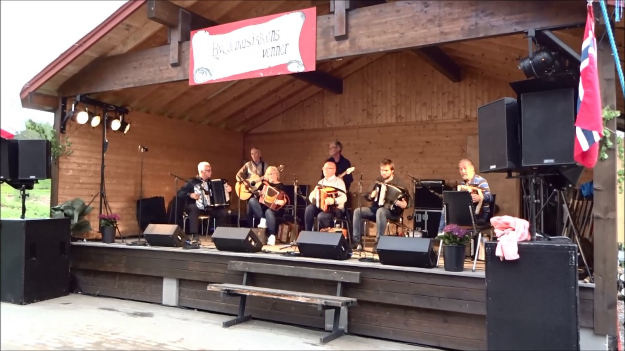 Vasspesten spiller Vals te´ tusen - Skinnesmoen 2017